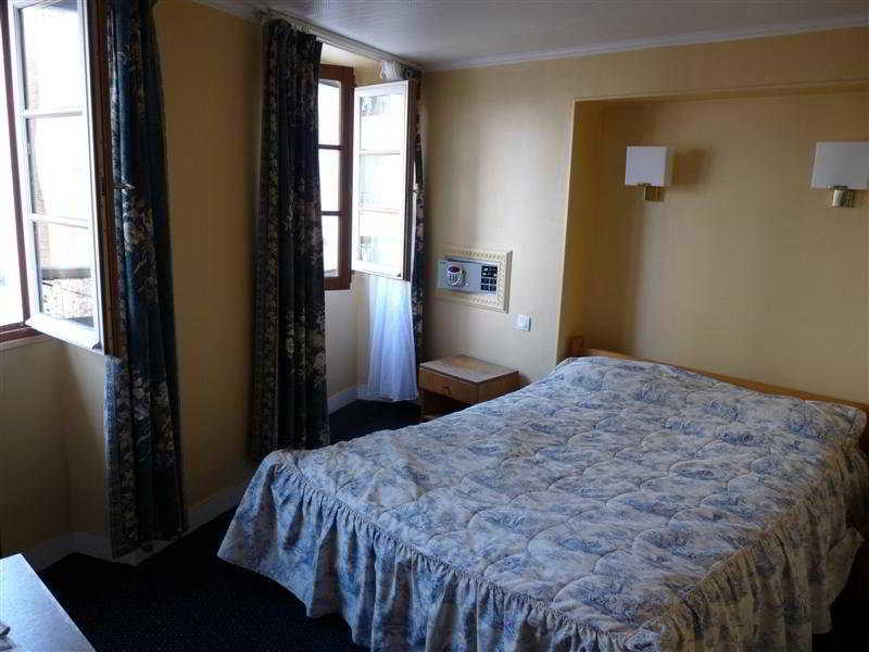 Room thumbnail 4