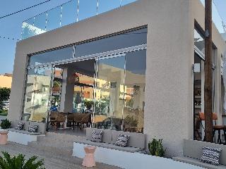 Leonidas Studios & Apartments