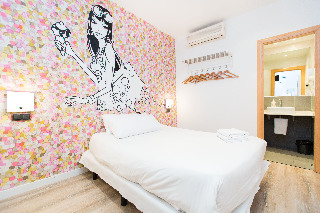 Room
 di AinB Las Ramblas-Ample Apartments