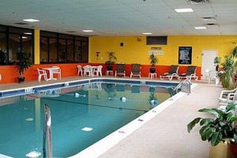 Pool
 di Ramada East Hartford
