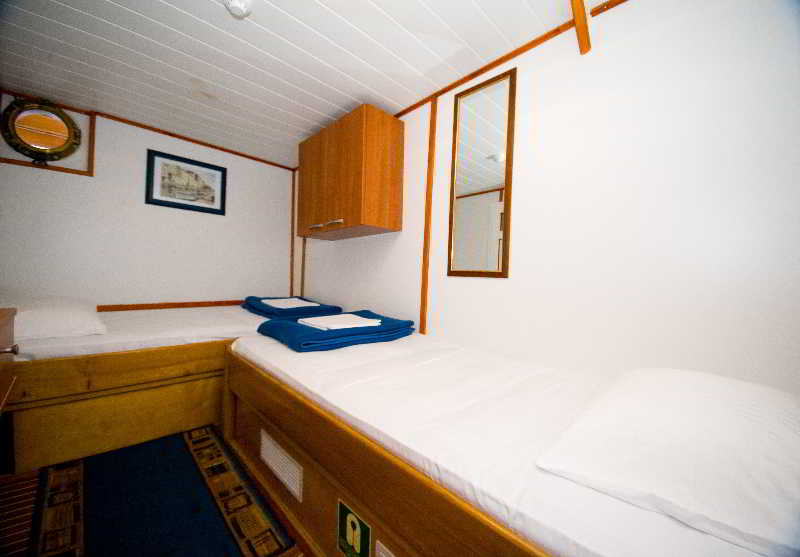 Room thumbnail 4