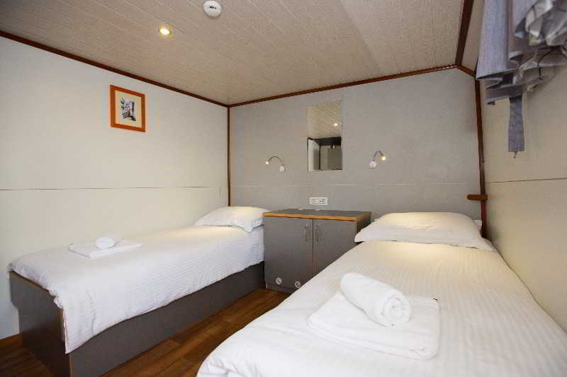 Room thumbnail 2