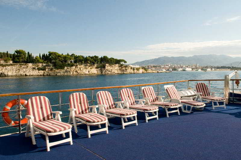 Terrace thumbnail 6