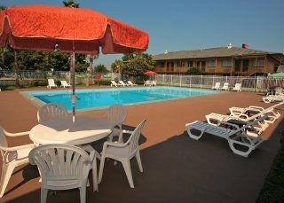 Pool
 di Econolodge South Point Jacksonville