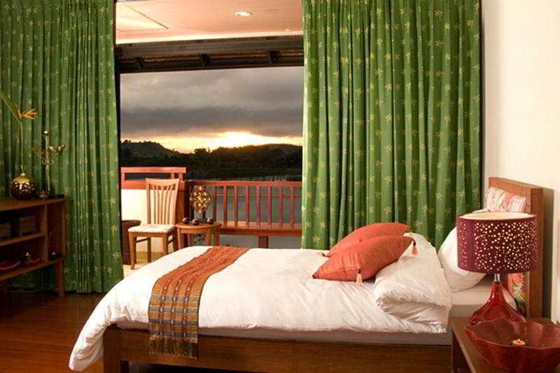 Room thumbnail 2