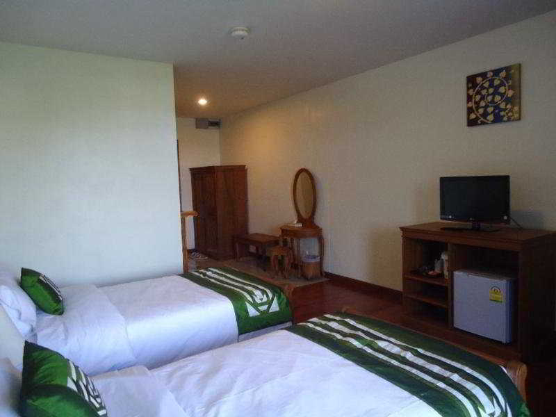 Room thumbnail 3