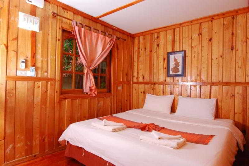 Room thumbnail 3