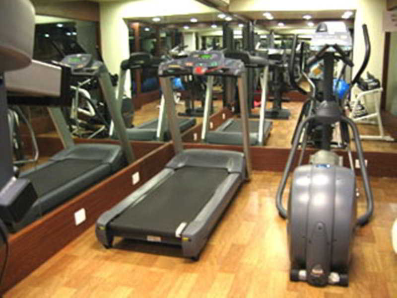 Sports and Entertainment
 di Le Royce