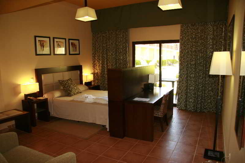 Room thumbnail 3