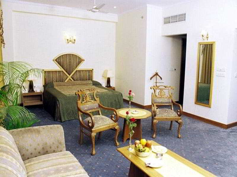 Room
 di Meraden Grand