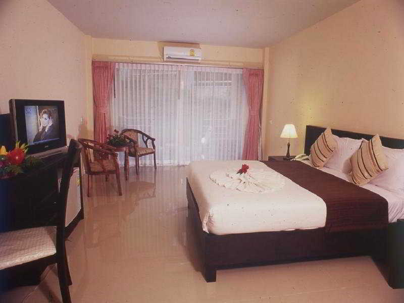 Room thumbnail 1