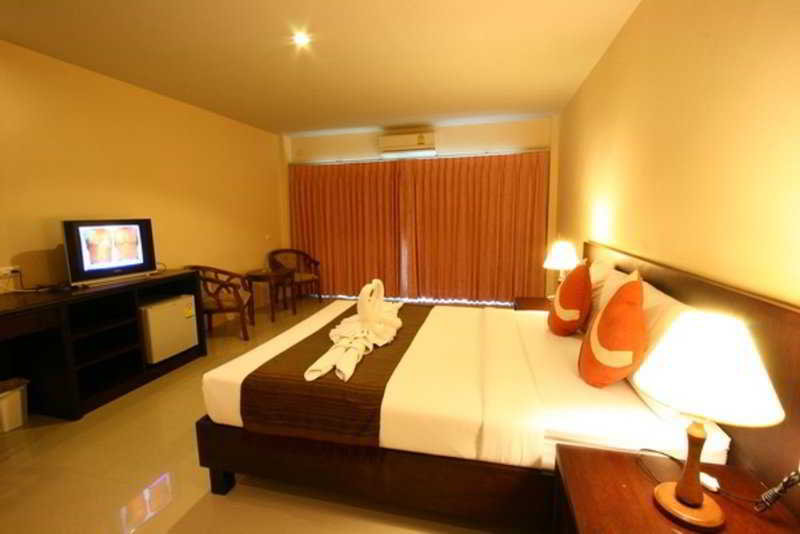Room thumbnail 3