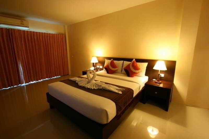 Room thumbnail 4