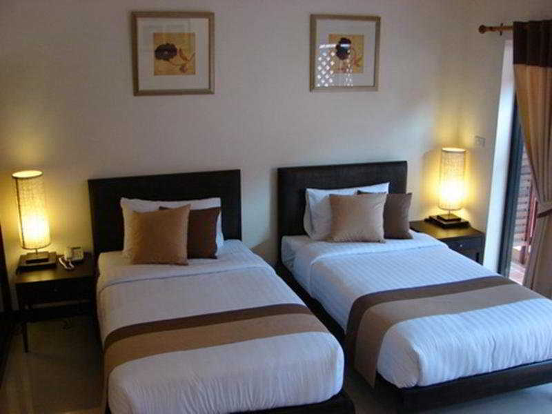 Room thumbnail 3