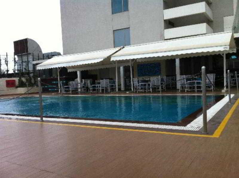 Pool
 di Sayaji