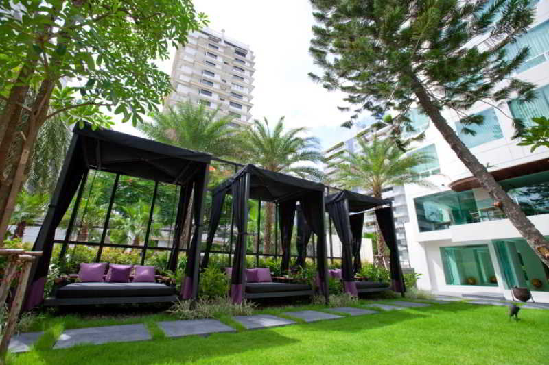 Pool
 di Ramada Hotel & Suites