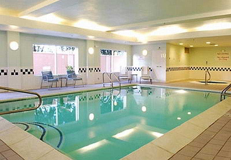Pool
 di Fairfield Inn & Suites Lake Charles