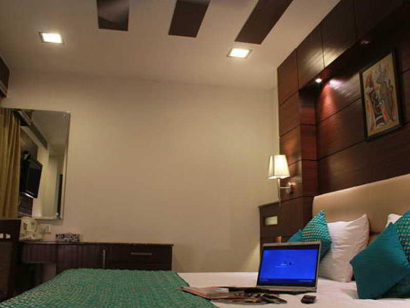 Room
 di Stallions