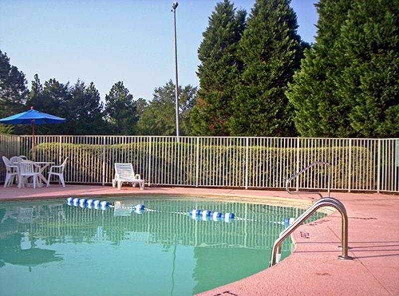 Pool
 di Motel 6 Pinehurst/ Ft. Bragg