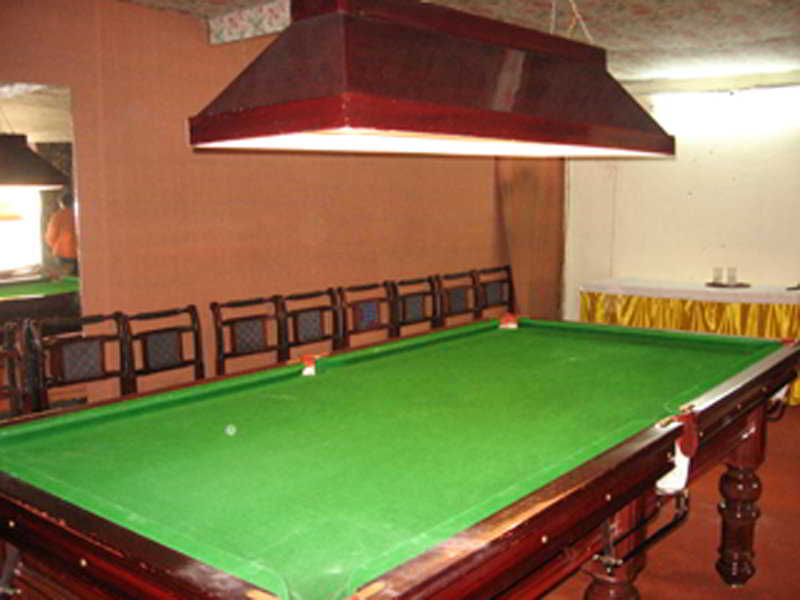 Sports and Entertainment
 di Snowcrest Manor