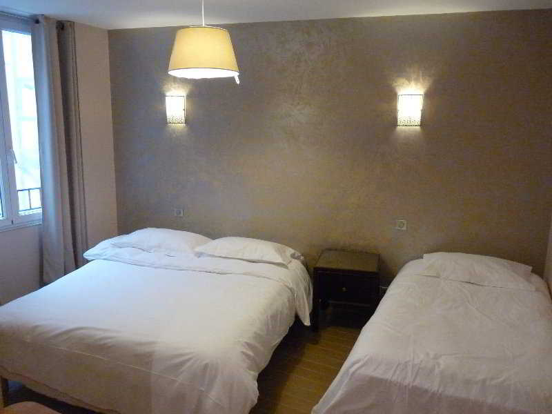 Room thumbnail 3
