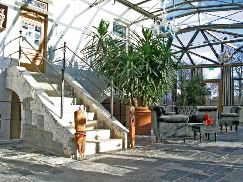 General view
 di Sandton Hotel Chateau De Raay