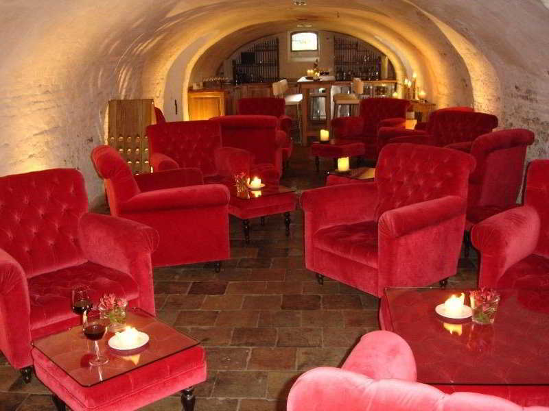Bar
 di Sandton Hotel Chateau De Raay