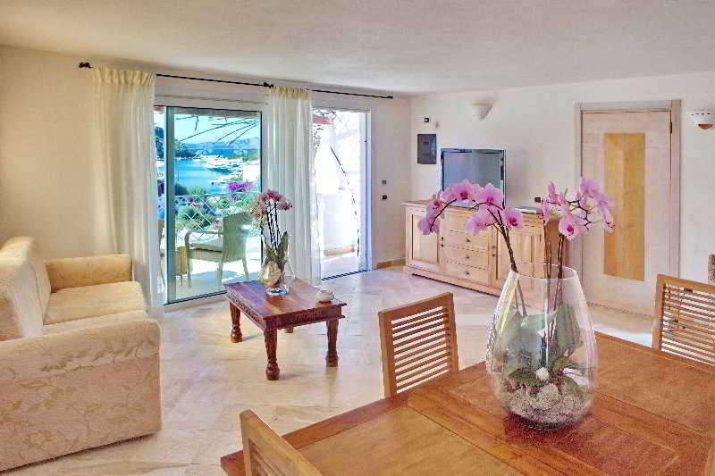 Residence Living Poltu Quatu, North Sardinia