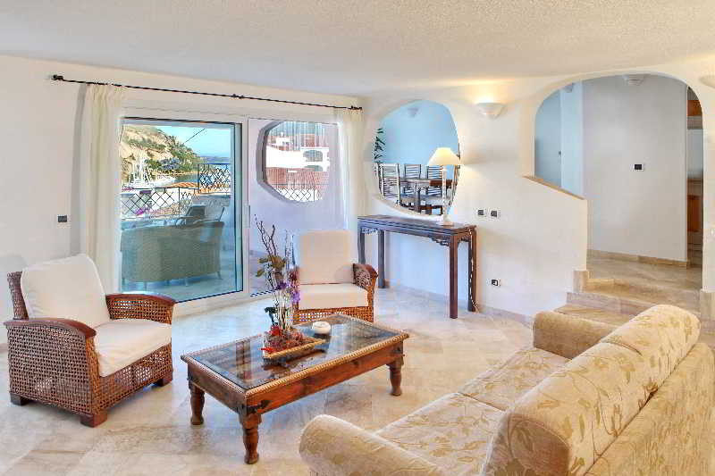 Residence Living Poltu Quatu, North Sardinia
