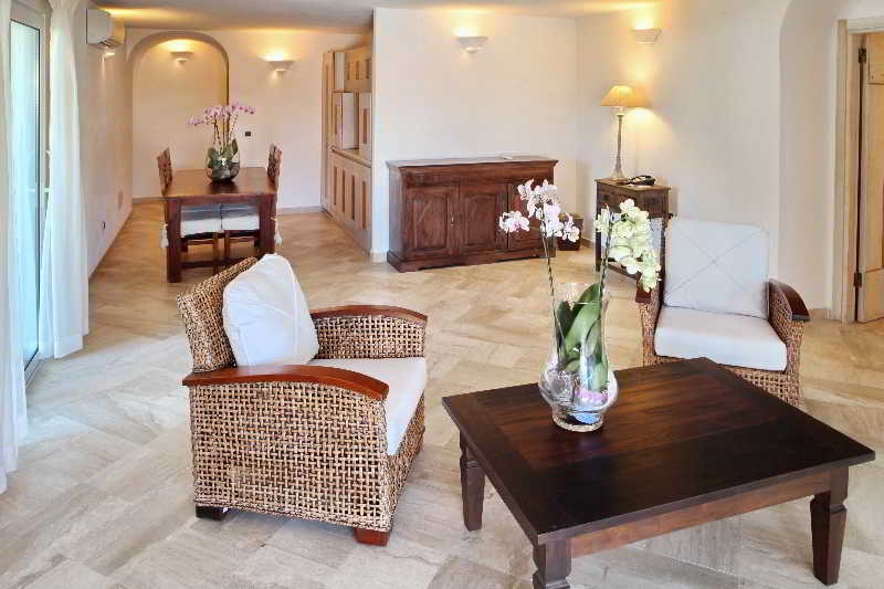 Residence Living Poltu Quatu, North Sardinia