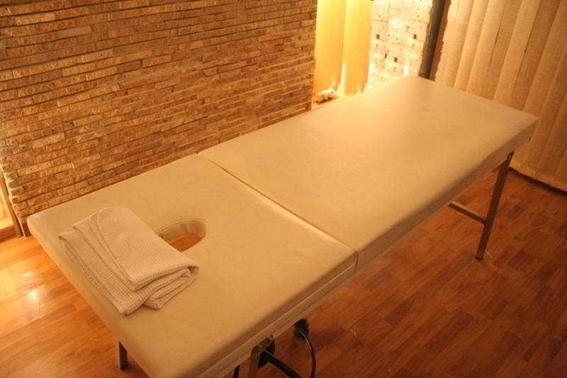 Sports and Entertainment
 di Prince Park Residence