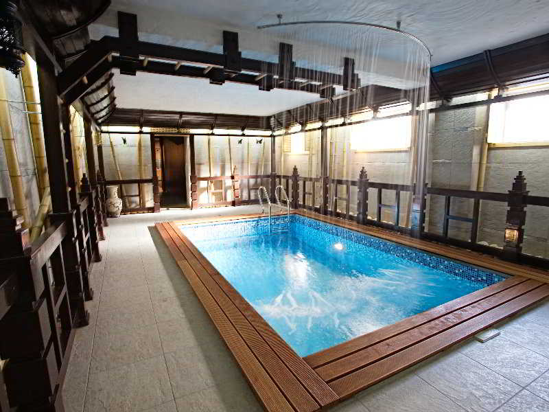 Pool
 di Maxim Pasha