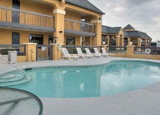 Pool
 di Quality Inn & Suites Civic Center