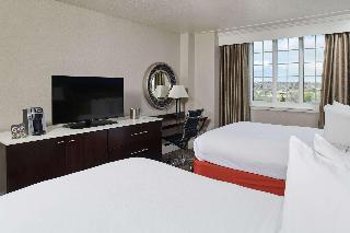 2 Double Beds