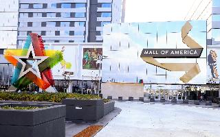 Holiday Inn Express & Suites Bloomington West