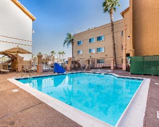Comfort Inn & Suites Moreno Valley Near March Air