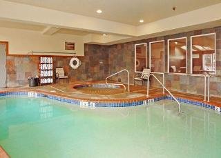Pool
 di Comfort Inn & Suites by Seaside Convention Center