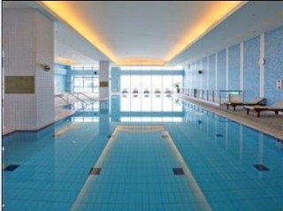 Pool
 di Tayih Landis