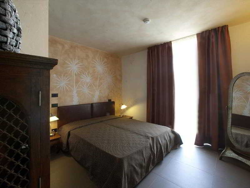 Resort Jacaranda, Modena