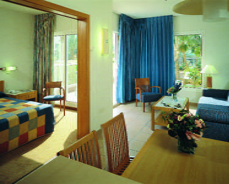 Room
 di Isrotel Royal Gardens All Suites Hotel