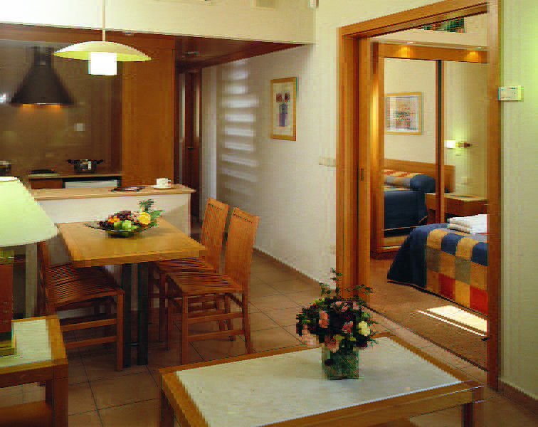 Room
 di Isrotel Royal Gardens All Suites Hotel