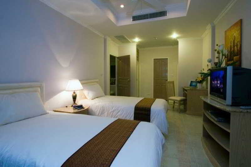 Room thumbnail 2