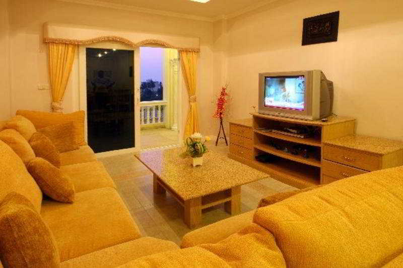 Room thumbnail 3