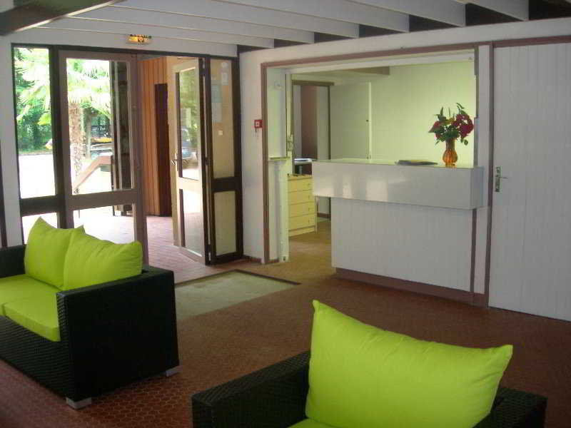 Lobby
 di La Riviera Limousine