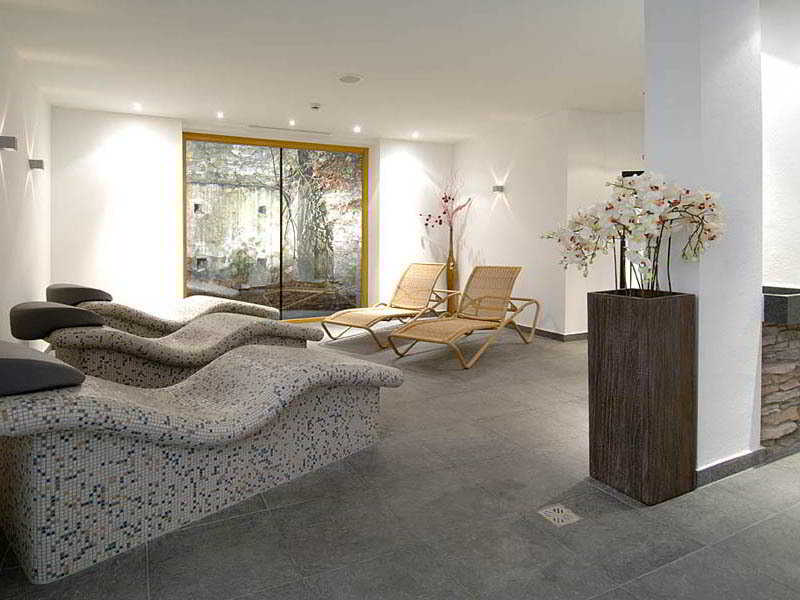 Sports and Entertainment
 di Badhaus