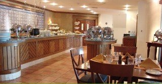 Restaurant
 di Courtyard by Marriott Dubai Green Community