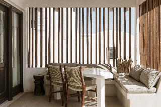 Aqua Luxury Suites