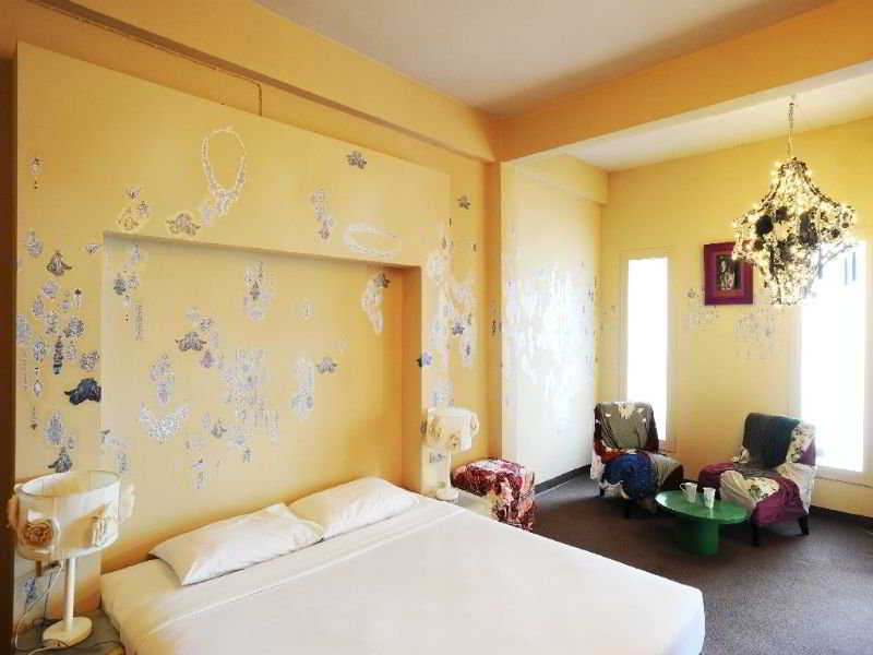 Room thumbnail 3