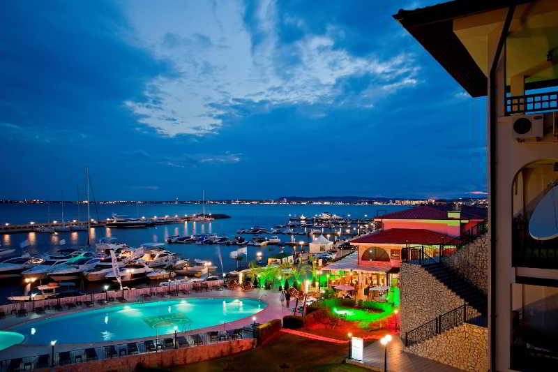 Terrace thumbnail 29