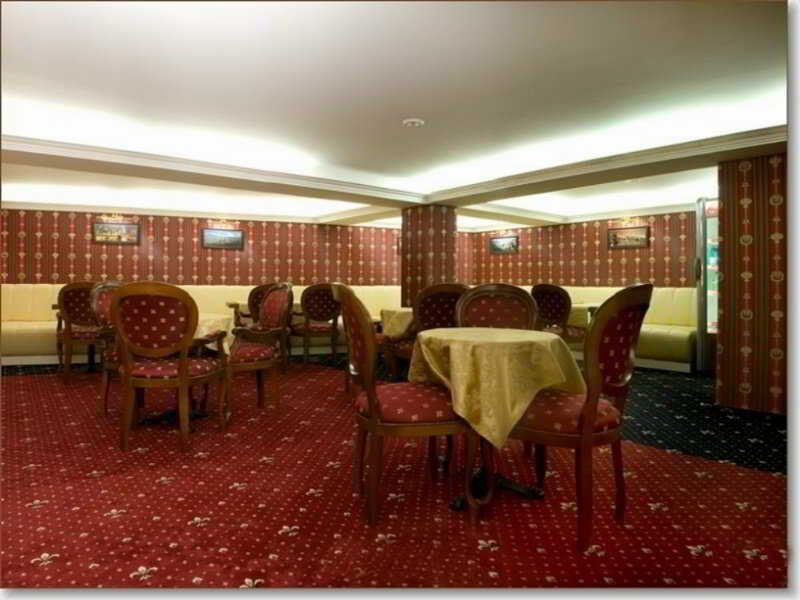 Bar
 di Manhattan Hotel & Restaurant